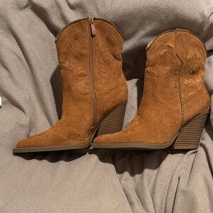 Elegant Tan Suede Heeled Boots brand new without box
